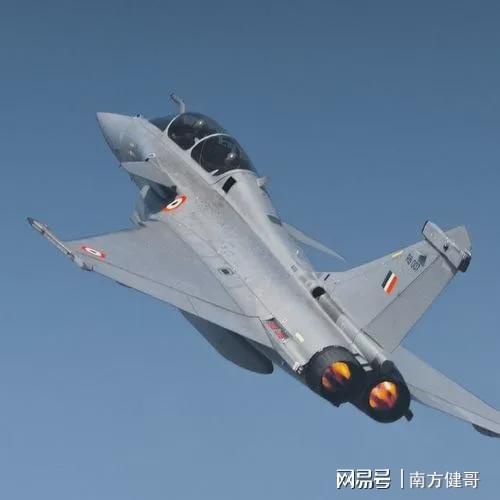 印巴冲突持续！歼10CE以电子战压制印度“阵风”改写空战规则